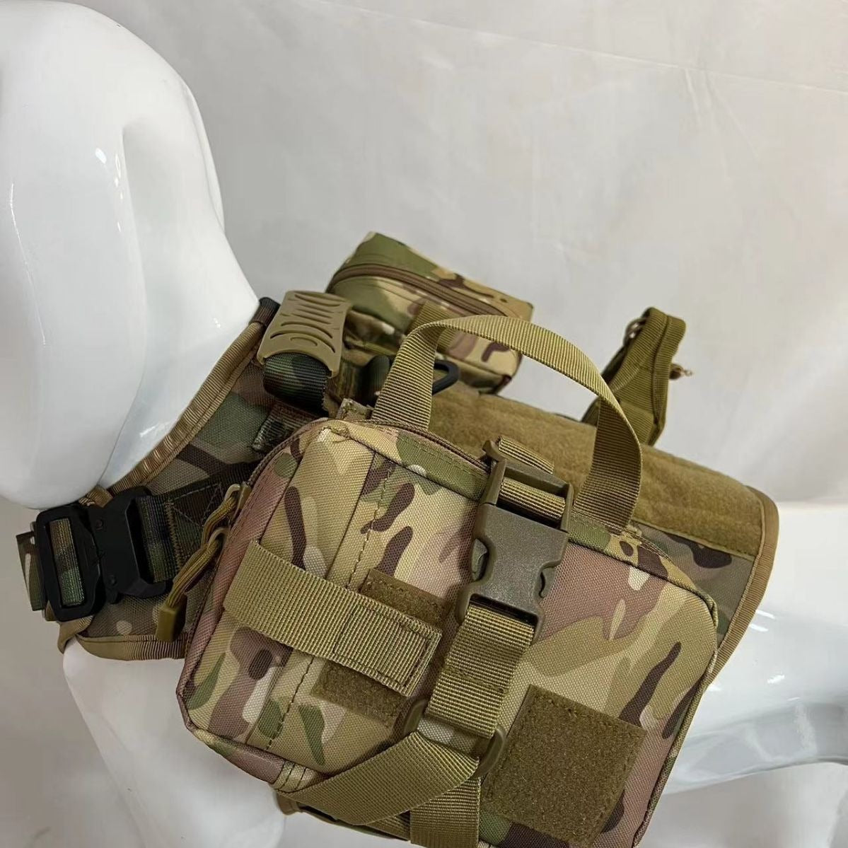 Polyester nylon splash proof outdoor large dog suit with shoulder strap set