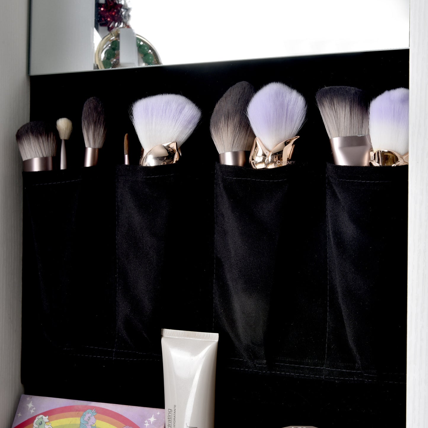 Fashion Simple Jewelry Storage Mirror Cabinet With LED Lights For Living Room Or Bedroom
